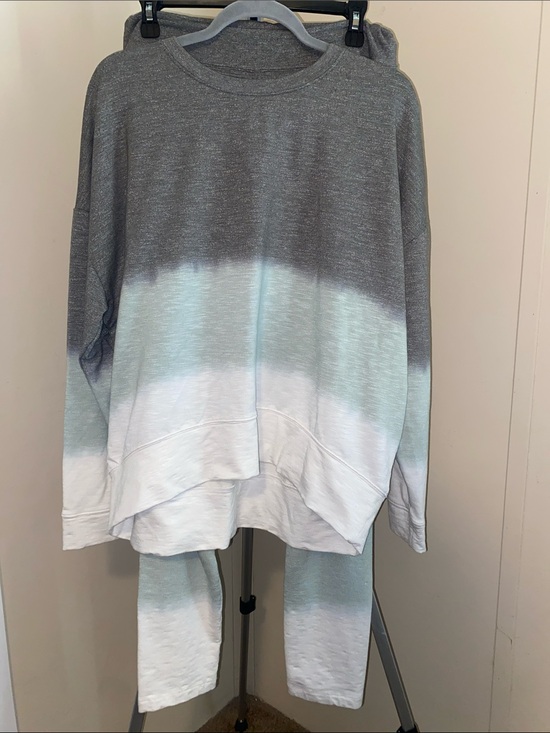 Secret Treasures Sweaters - Secret Treasures Gray and White Ombre Crewneck Sweater and Matching Bottoms